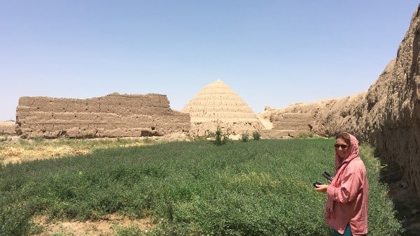 Earthen fortification around the town of Kashan