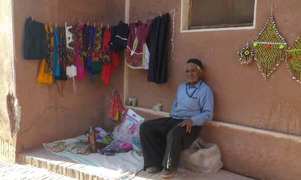 Habitants d'Abyaneh attendant les touristes