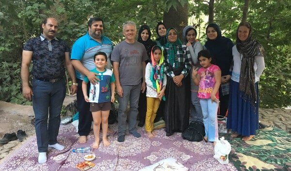 Meeting with an Iranian family in Abyaneh 