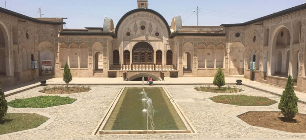 Discovering the villas of Kashan and the Tabatabei house