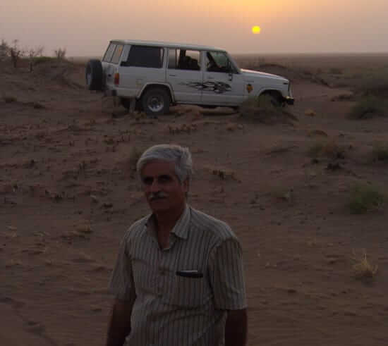 Notre guide dans le désert de Maranjab