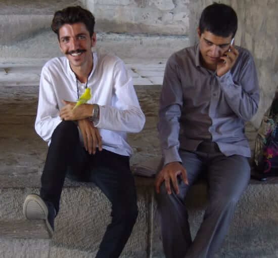 Jeunes sous les ponts d'Ispahan